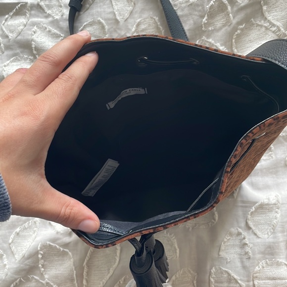 American eagle crossbody bucket bag - Picture 3 of 3